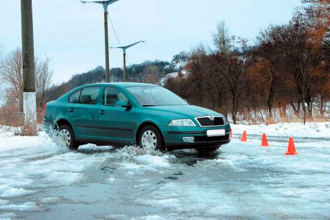 Курсы контраварийного вождение TEST AND DRIVE в Санкт-Петербурге Техника экстренного торможения